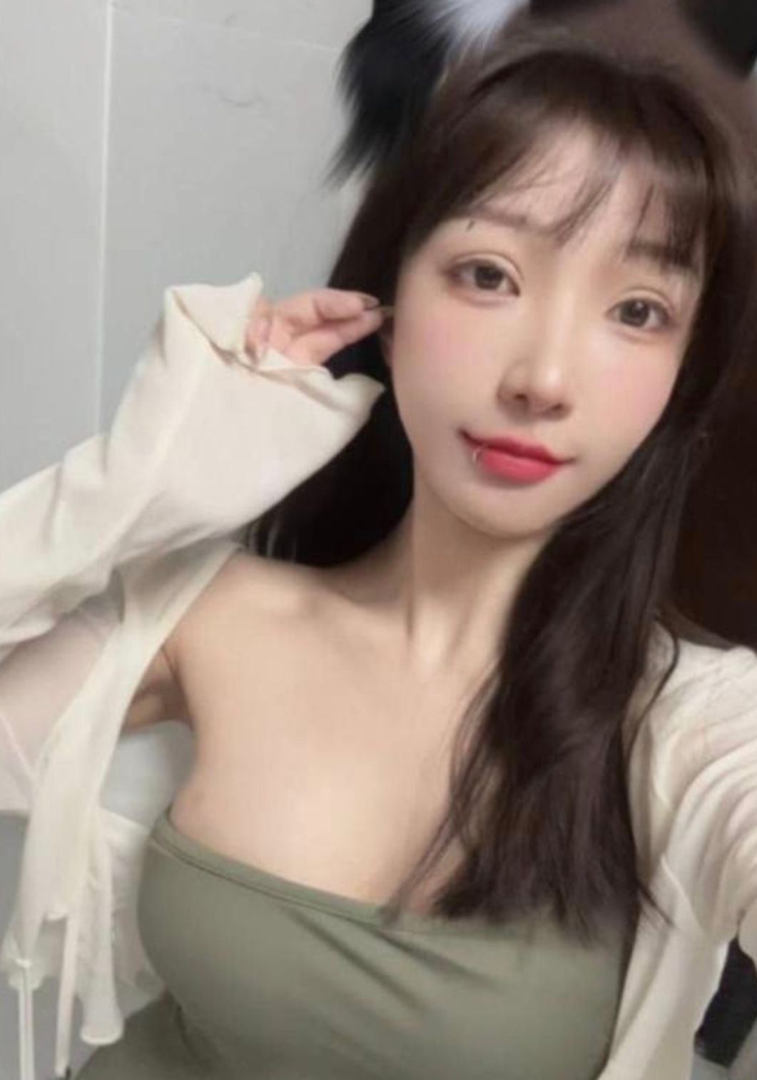少妇感大胸丰臀老师